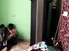 18 jaar, Enthousiasteling, Anaal, Universiteit, Schattig, Indisch, Lerarin, Uniformpje