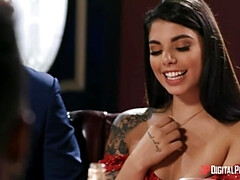 Arsch, Paar, Latina, Lesbisch, Natürlichen titten, Im freien, Tätowierung, Titten