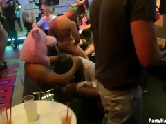 Sperma im mund, Spermaladung, Tanzen, Schwanz, Frau, Hardcore, Interrassisch, Party