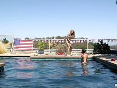 Amateur, Corridas faciales, Lesbiana, Lamidas, Al aire libre, Fiesta, Piscina, Nalgadas