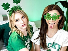 18 años, Culo grande, Verga grande, Mamada, Cuadrupleta, Tetas naturales, Adolescente, Tetas