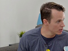 Blonde, Branlette thaïlandaise, Latex, Lesbienne, Léchez, Chevaucher, Rasée, Plan cul à trois