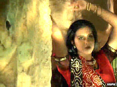 Brunette brune, Indienne, Mère que j'aimerais baiser, Solo