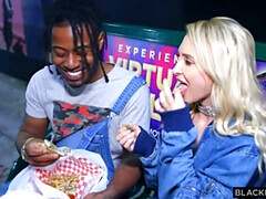 デカ尻, デカチン, デカパイ, ブロンド, イマラチオ, 手コキする, Hd, 異人種間