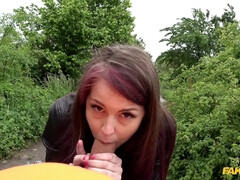 Leie, Arsch, Braunhaarige, Süss, Im freien, Zierlich, Piercing, Titten