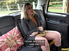 ブロンド, フェラチオ, 車, 手コキする, なめる, 淫乱熟女, アウトドア, タトゥー