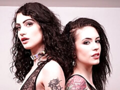 アナル, 茶髪の, フェティッシュ, キス, なめる, ストリッピング, タトゥー, おもちゃ