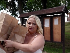 Belle grosse femme bgf, Gros cul, Sucer une bite, Tchèque, Branlette thaïlandaise, Pov, Enceinte, Pute