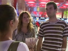 Amateur, Morena, Pareja, Cuadrupleta, Al aire libre, Pov, Público, Intercambio de parejas