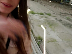 Américain, Cul, Nana, Brunette brune, Européenne, De plein air, Public, Nénés