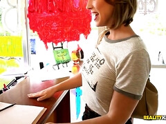 デカチン, 茶髪の, 巨乳な, イマラチオ, オーガズム, ハメ撮り, タトゥー, 三人