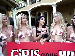 Tetas grandes, Rubia, Penetracion con dedos, Solo