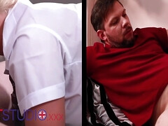 18, 素人, フェラチオ, イギリス人, 顔射, ハードコア, 自家製, ユニフォーム