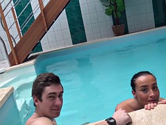 Mamada, Checa, Sexo duro, Lamidas, Piscina, Pov, Realidad, Adolescente