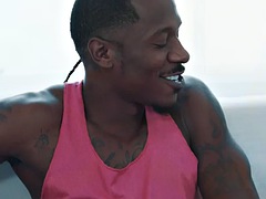 Grosse bite, Noire, Sucer une bite, Noir ébène, Homosexuelle, Branlette thaïlandaise, Interracial, Tatouage