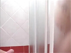 Leie, Bad, Bruder, Aufs gesicht abspritzen, Hausfrau, Milf, Muschi, Ehefrau