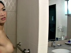 Asiatique, Gros seins, Bikini, Masturbation, Chevaucher, Transsexuelle, Douche, Nénés